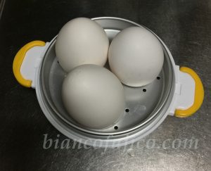 時短にレンジでらくチンゆで卵
