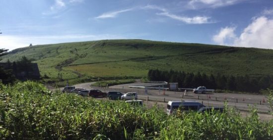 ビーナスラインニッコウキスゲの霧ヶ峰車山肩駐車場混雑状況画像